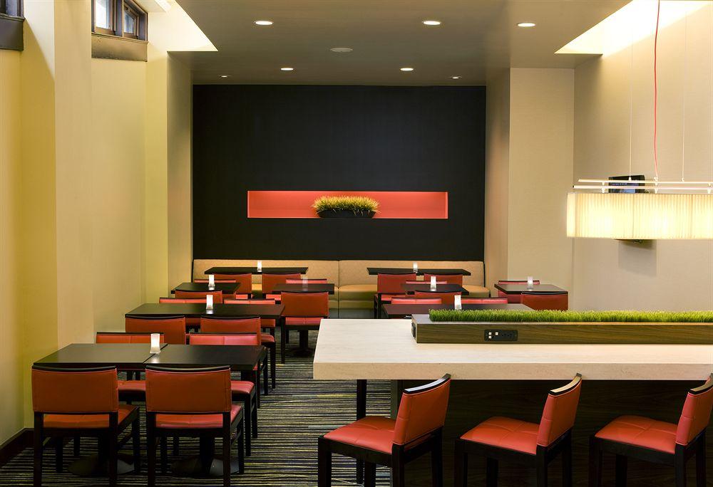 Courtyard Seattle Downtown / Pioneer Square Hotel Екстериор снимка