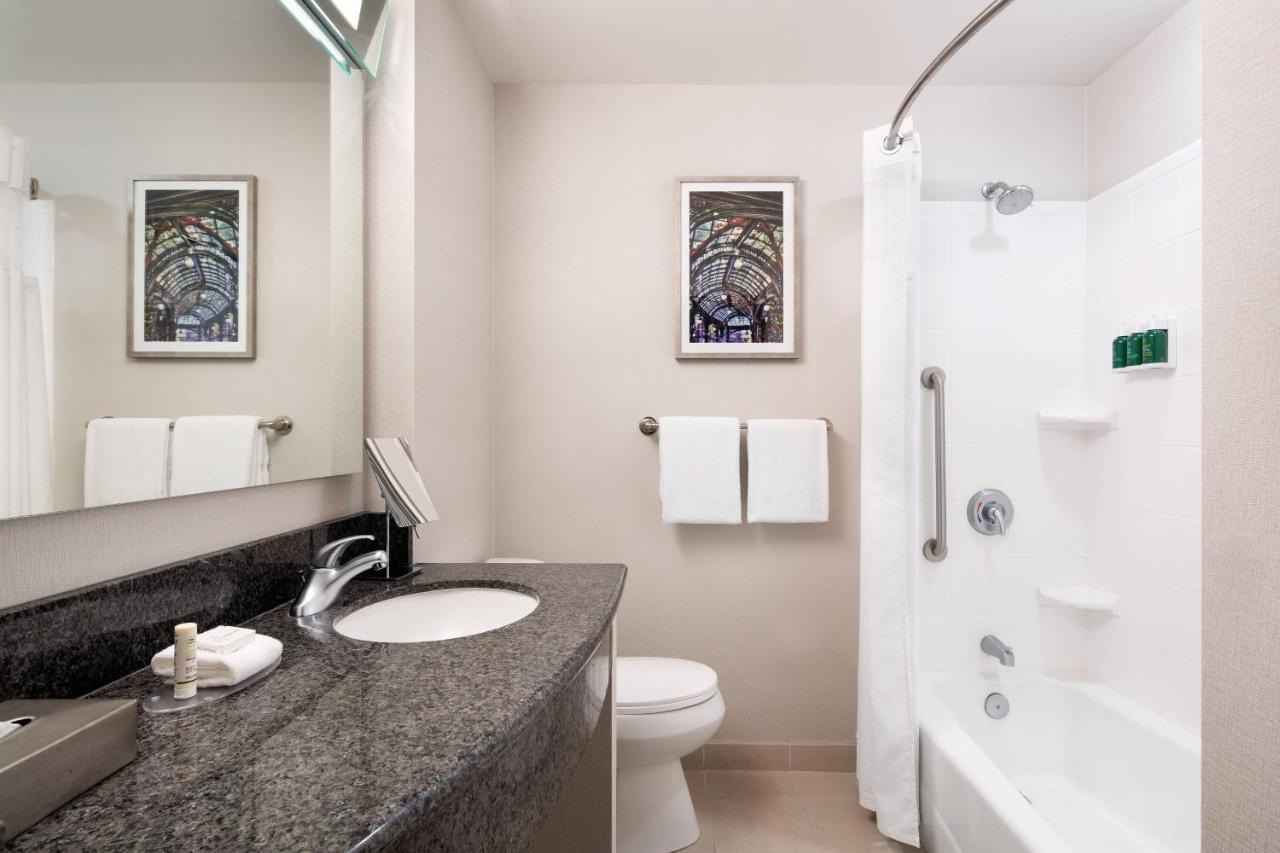 Courtyard Seattle Downtown / Pioneer Square Hotel Екстериор снимка