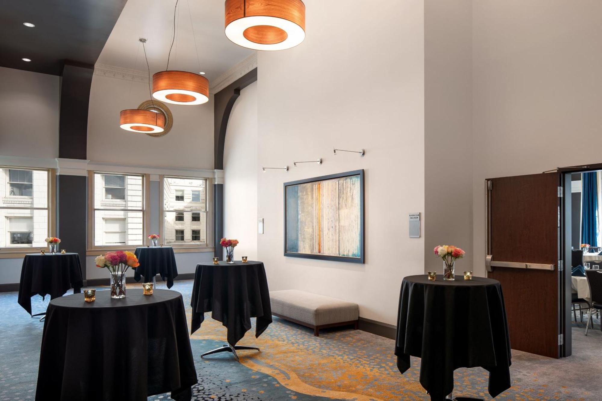 Courtyard Seattle Downtown / Pioneer Square Hotel Екстериор снимка