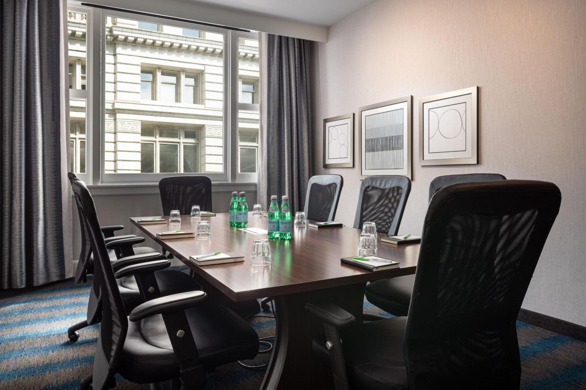 Courtyard Seattle Downtown / Pioneer Square Hotel Екстериор снимка