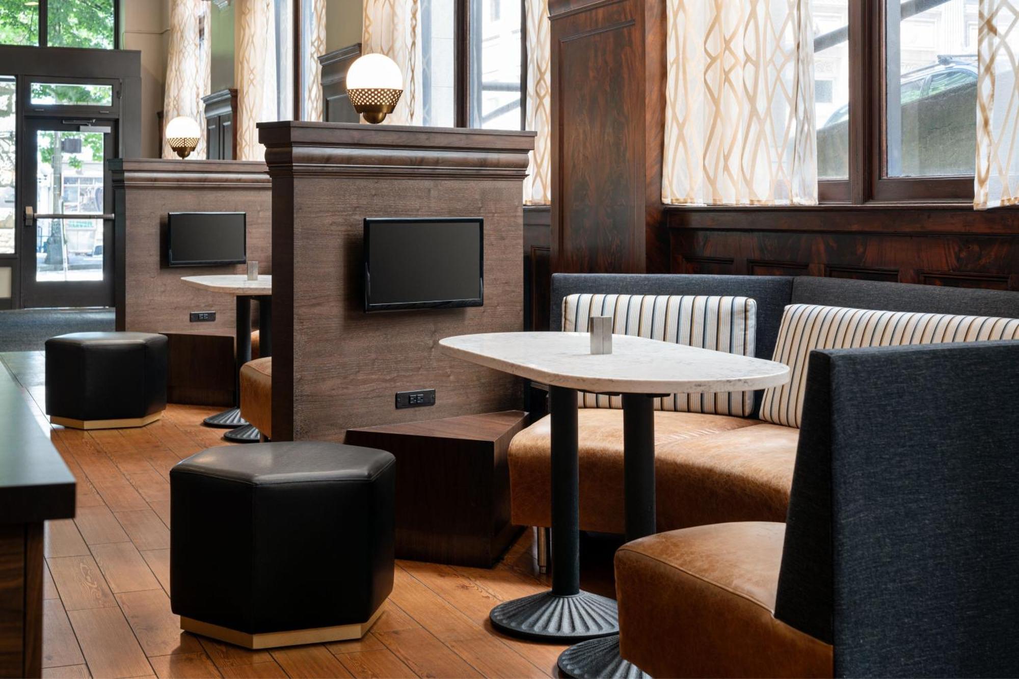 Courtyard Seattle Downtown / Pioneer Square Hotel Екстериор снимка